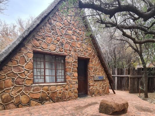 Kwalata Game Lodge - Stone Chalet with Shared Boma