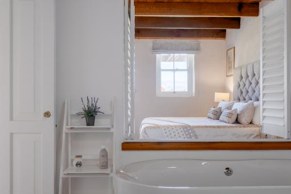 Room image 3