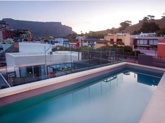 Swimming pool area - The Grey Hotel