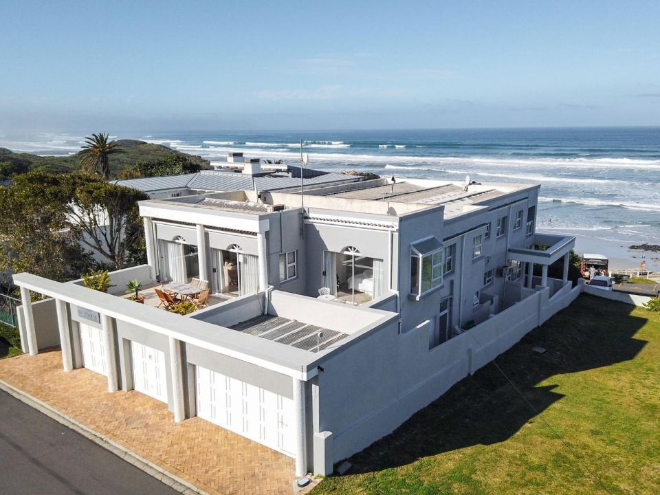 Hermanus Beachfront Lodge