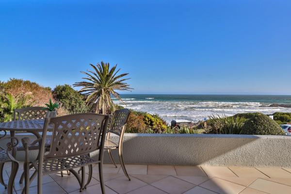 Hermanus Beachfront Lodge - 157410