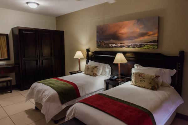 Deluxe & Executive rooms