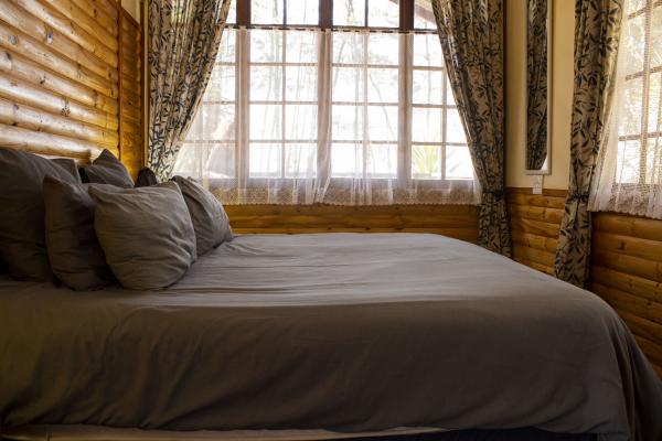 Sunbird cottage bedroom