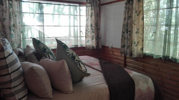 Oriole cottage bedroom