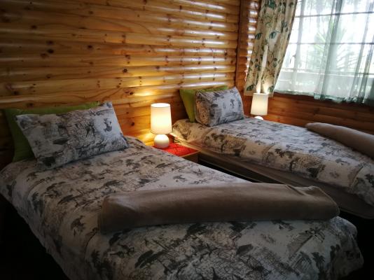 Oriole cottage bed split to 2 singles