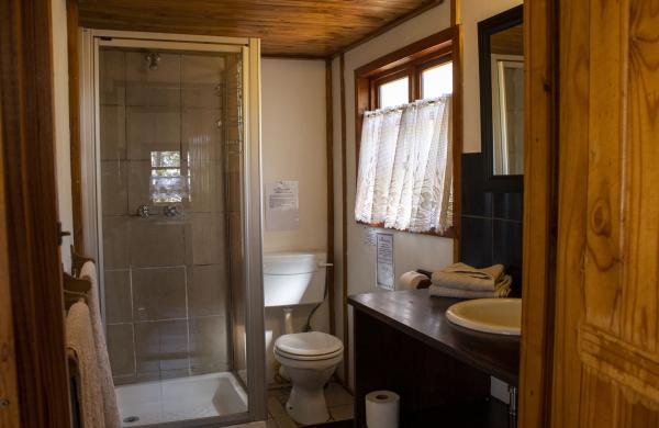 Ibis & Hornbill cottages bathrooms
