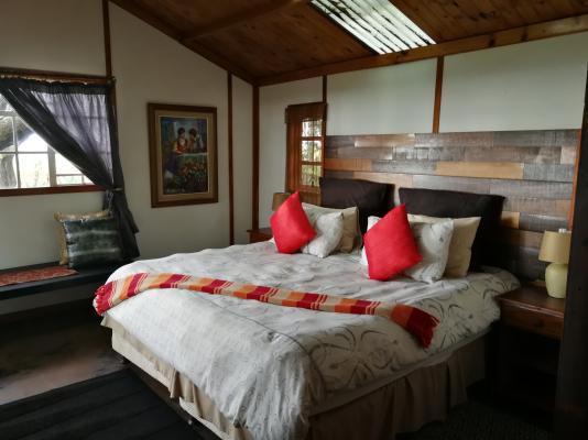 Loerie cottage bedroom