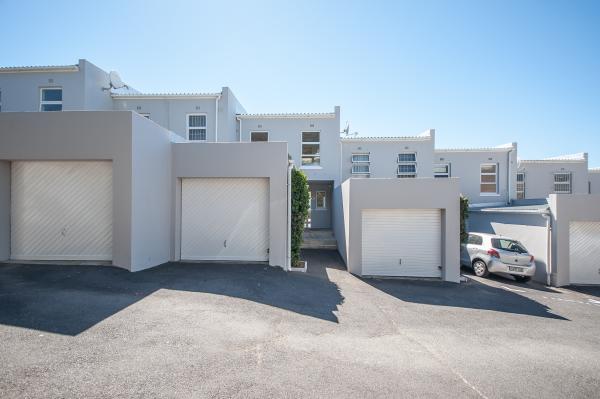 3 Canterbury Square - 162096