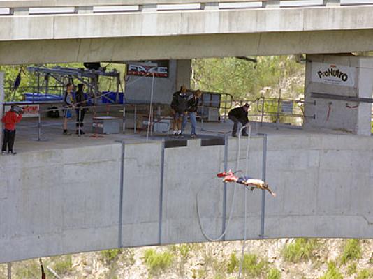 Bungy jumping