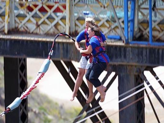 Bungy jumping