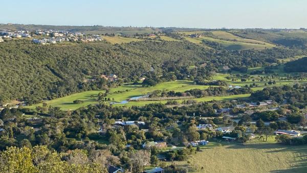 Mount Castleton view of the golf course and Piesang valley