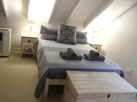 Room image 11