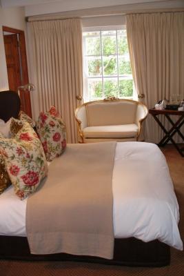 Room image 4