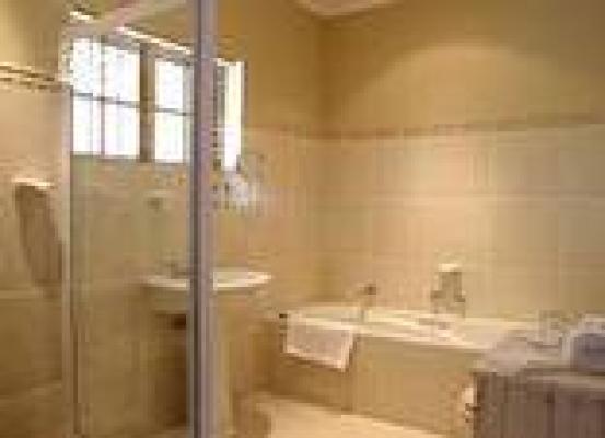 Full Bathroom en-suite to all Rooms