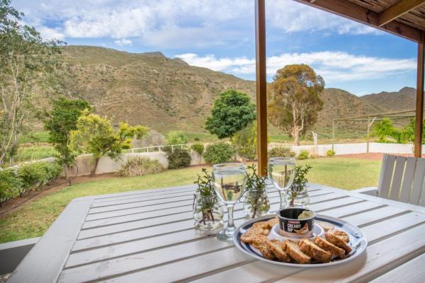 Harmonie Farm Cottage - views over the mountains and farm dam