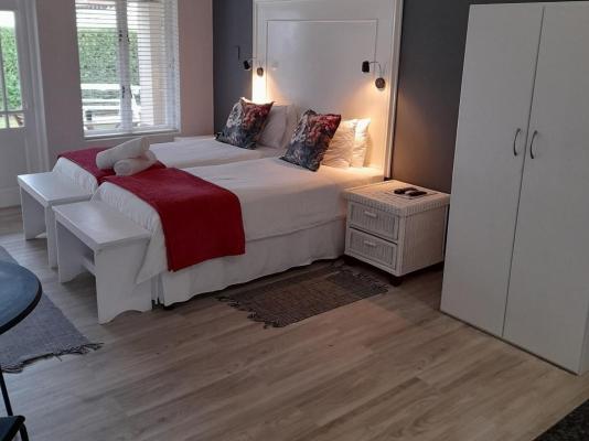 Room image 4