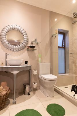 Luxury King/Twin Room En-suite Bathroom (R5)