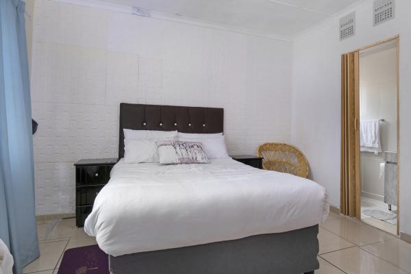 25 Jacaranda Lodge & Backpackers - 177040