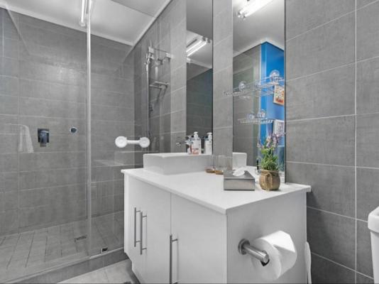 Waters Edge 220 - 181578
