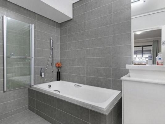 Waters Edge 220 - 181579