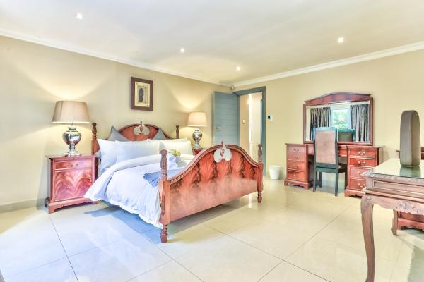 Room image 4