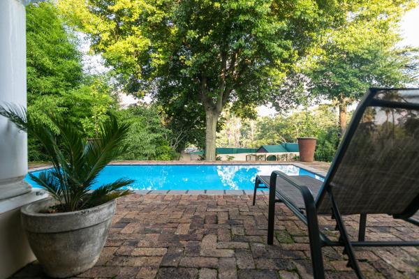 Emmarentia Guest House - Patio area 