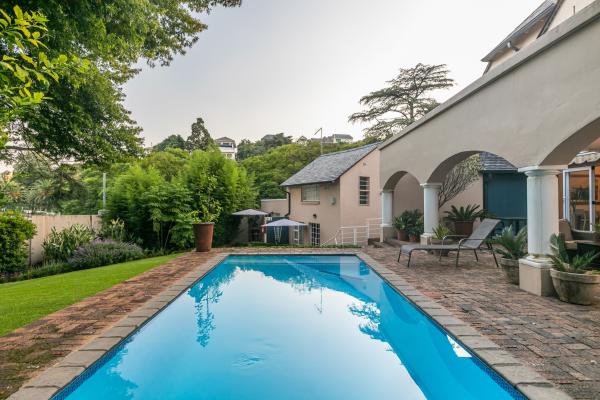 Emmarentia Guest House -Pool view 