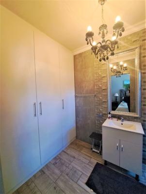 Rudys Guesthouse - 186386