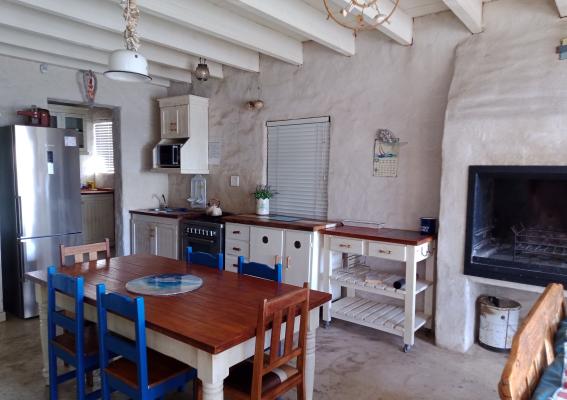 Open-plan kitchen & inside Braai