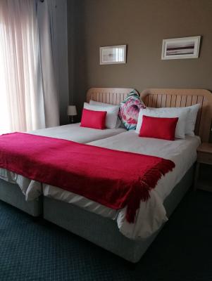 Cape Town Beachfront Apartments - Leisure Bay - 190219