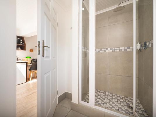 Room image 3