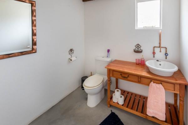Nektarien Bathroom 1