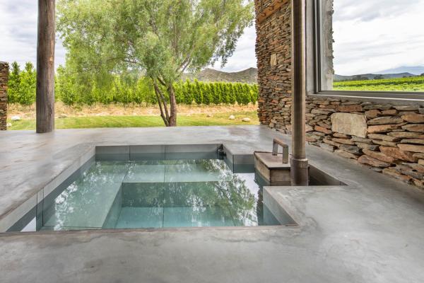 Nektarien hottub with view