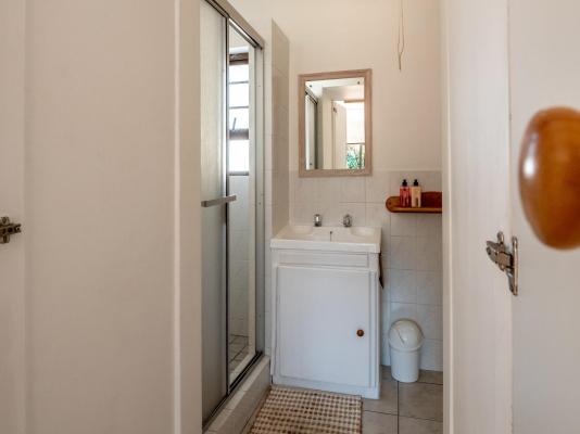 Room image 4