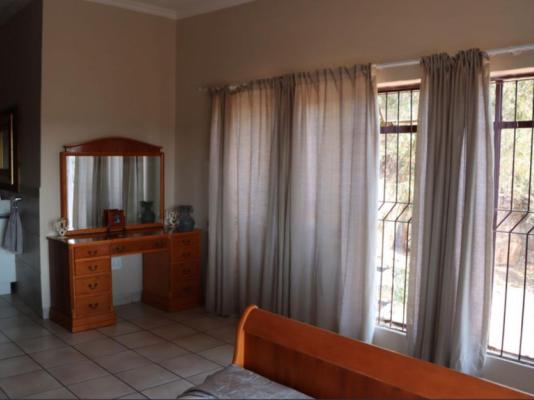 Room image 4