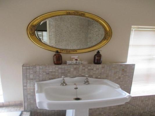 Room image 1