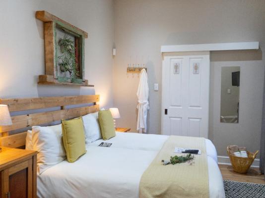 Room image 6