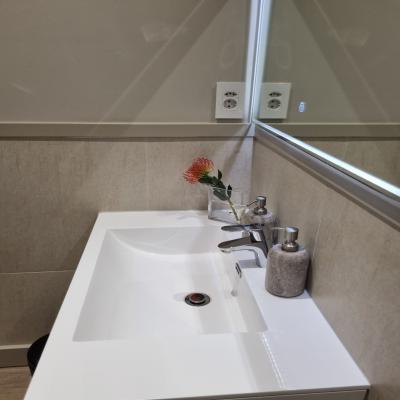 Queen Unit Bathroom