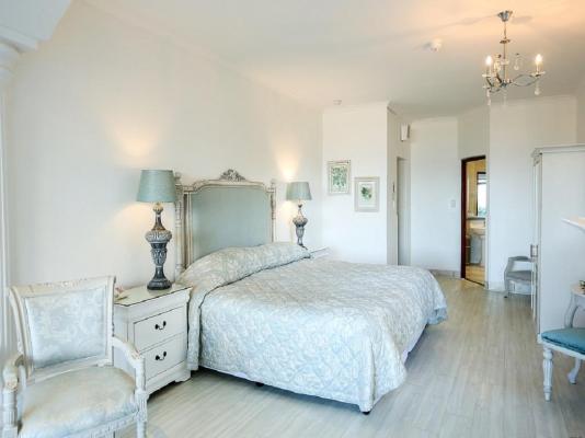 Room image 2