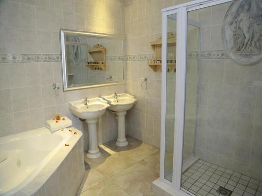 Room image 3