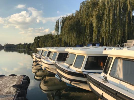 Old Willow Houseboats - 202044