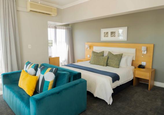 The Peninsula All-Suite Hotel - 209621