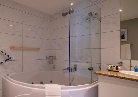 The Peninsula All-Suite Hotel - 209631