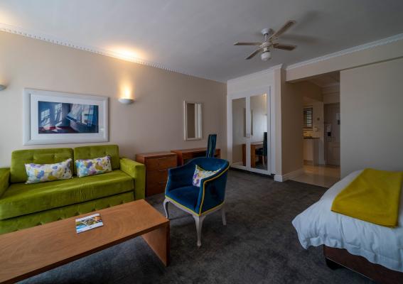 The Peninsula All-Suite Hotel - 209633