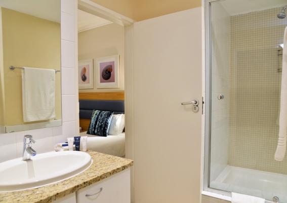 The Peninsula All-Suite Hotel - 209640