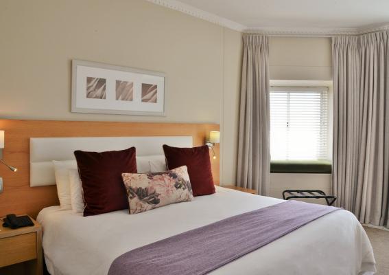 The Peninsula All-Suite Hotel - 209641