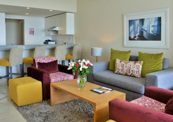 The Peninsula All-Suite Hotel - 209643