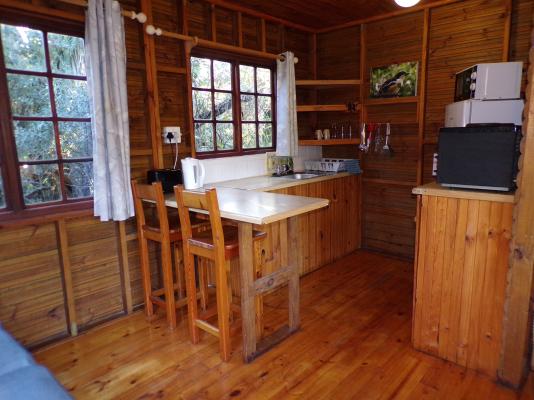 Loerie Cottage Kitchenette