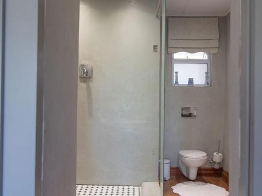 Room image 3
