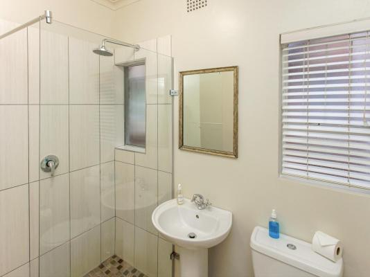 Room image 4